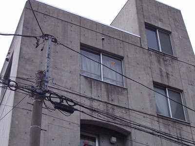コンクリートの打ちっ放しをバイオ洗浄1