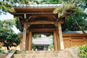 林昌寺山門木部アク洗い2