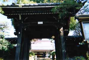 林昌寺山門木部アク洗い1